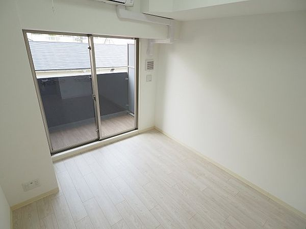 エステムコート神戸元町2グレイドの居間写真