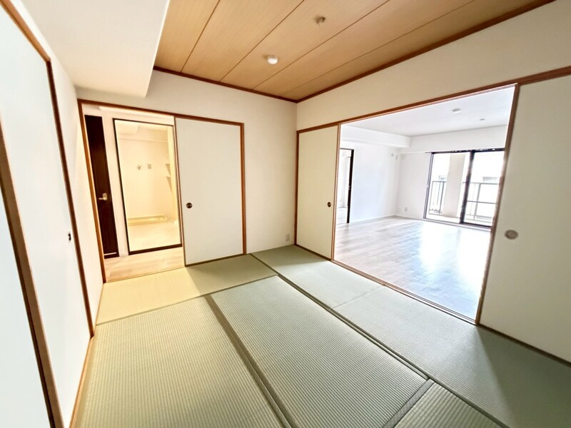 ロイヤル苦楽園の居間写真