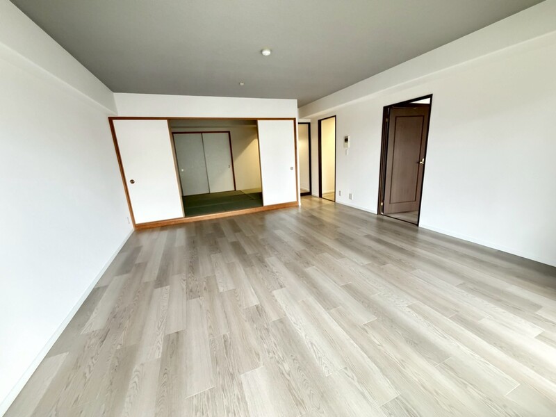 ロイヤル苦楽園の居間写真