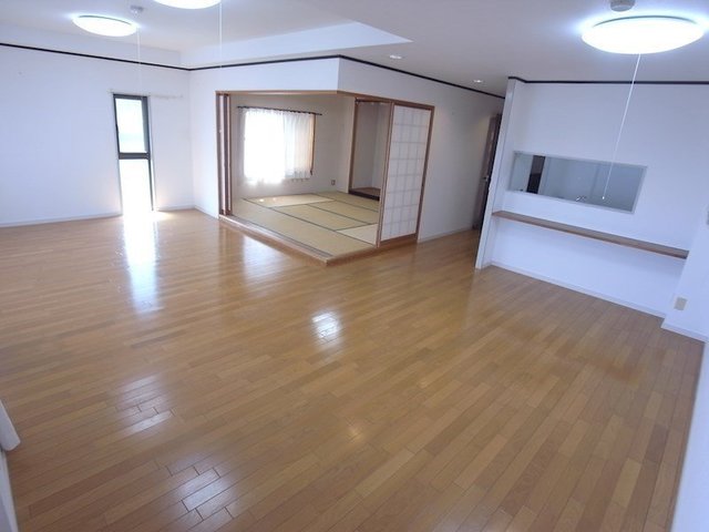 メゾンドカルム住吉の居間写真