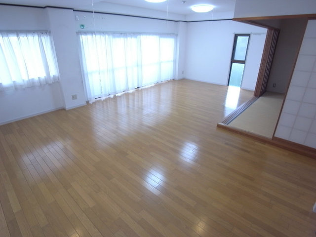 メゾンドカルム住吉の居間写真