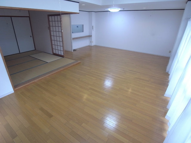 メゾンドカルム住吉の居間写真
