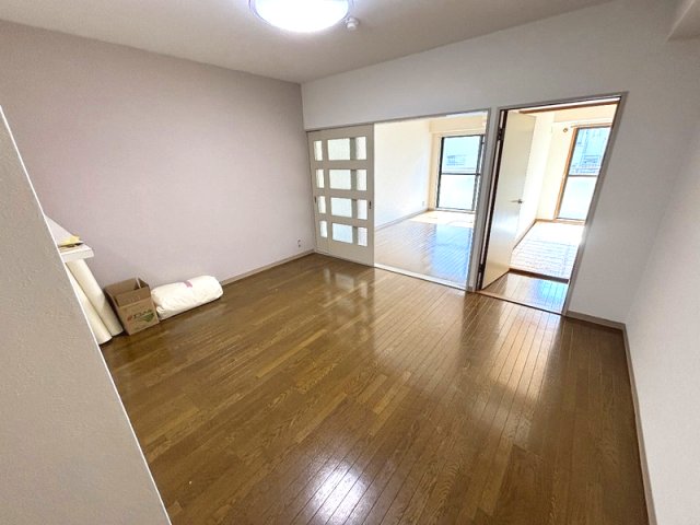 Apartments大倉山の居間写真