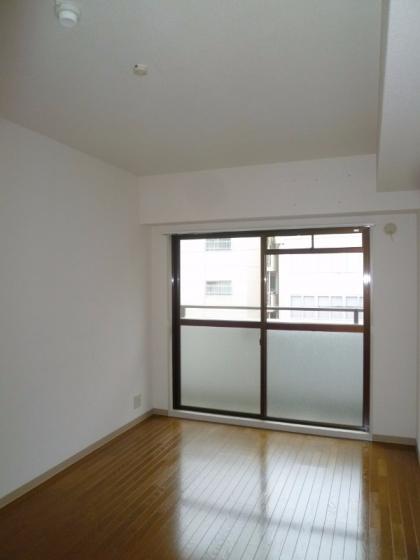 Apartments大倉山の居間写真