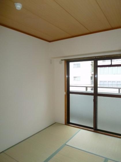Apartments大倉山の居間写真