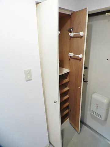 エバーグリーンフラッツの玄関写真