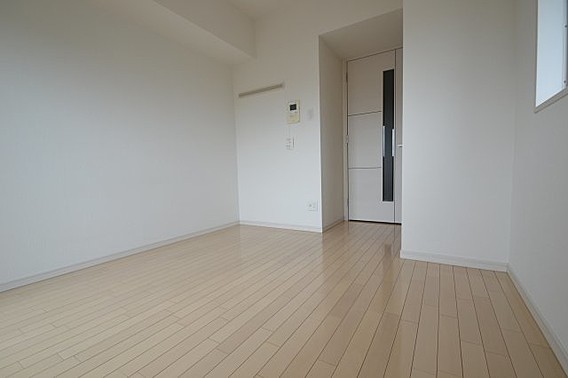 プレサンス三宮東アルバーナの居間写真