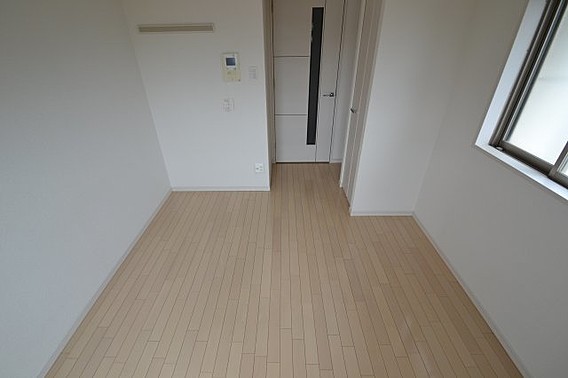 プレサンス三宮東アルバーナの居間写真