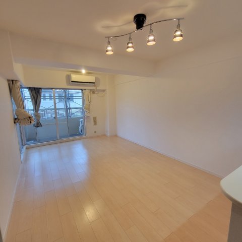 フォレスティア芦屋浜町の居間写真