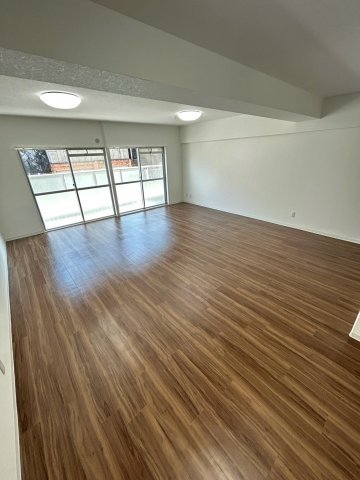 シャンボール芦屋の居間写真