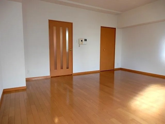 プレサンス神戸裁判所前の居間写真