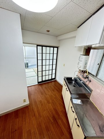 山海マンションの居間写真
