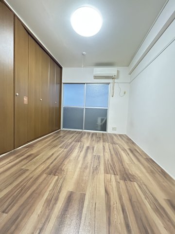 山海マンションの居間写真