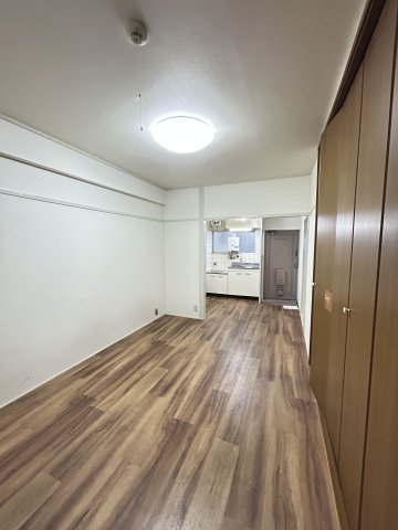 山海マンションの居間写真