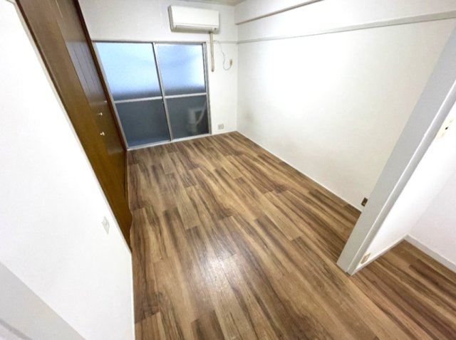 山海マンションの居間写真