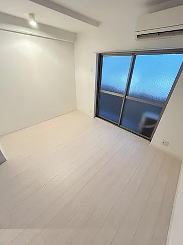 山海マンションの居間写真