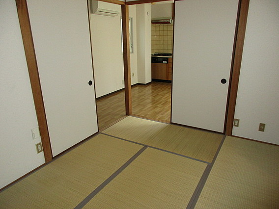ロジェール東灘の居間写真