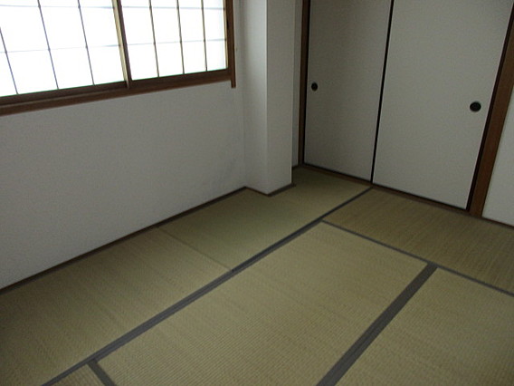 ロジェール東灘の居間写真