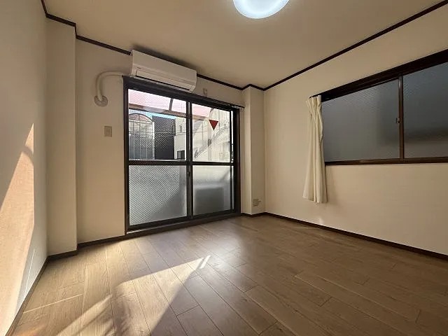 KMマンションの居間写真