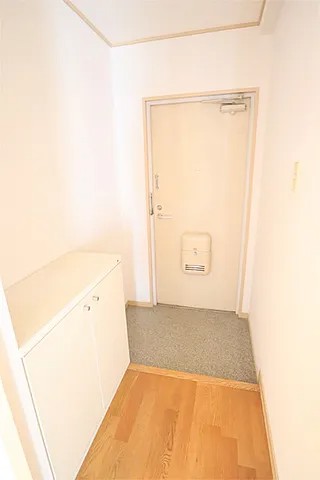 ミルフィール西岡本の玄関写真
