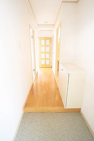 ミルフィール西岡本の玄関写真