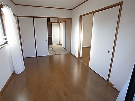 フェニックス本山の居間写真