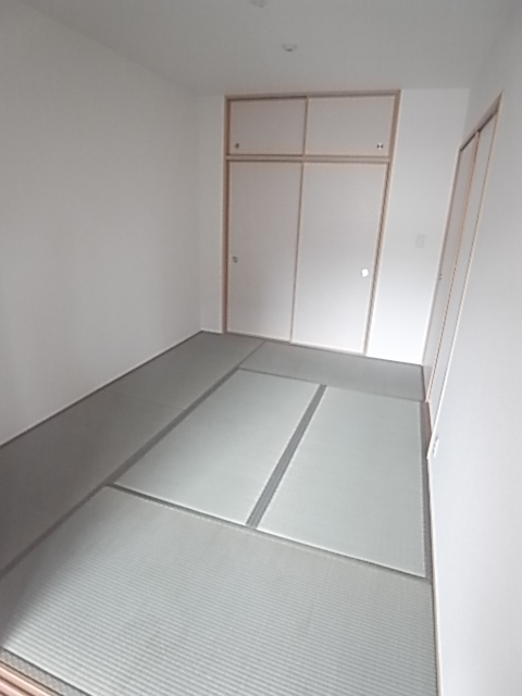 甲子園三番町ハイツの居間写真