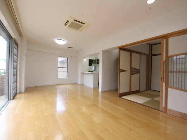 ベルコート芦屋の居間写真
