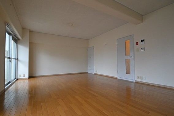 グリーンハイツ諏訪山の居間写真