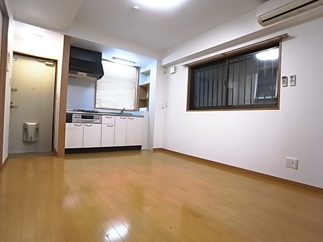 レガーロ三宮の居間写真
