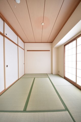 ディオレ新神戸の居間写真