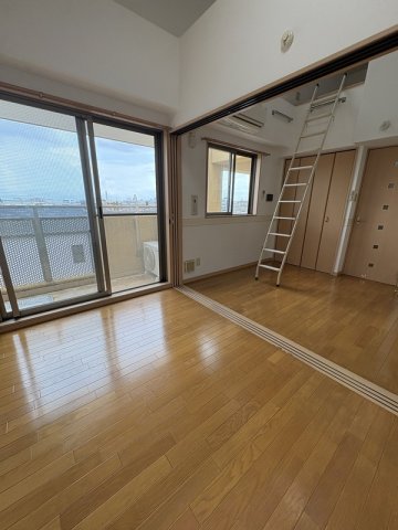 スーペリア本山の居間写真