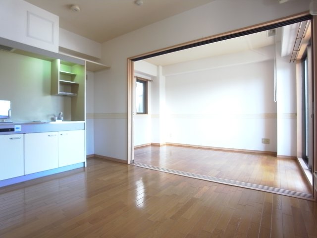 スーペリア本山の居間写真