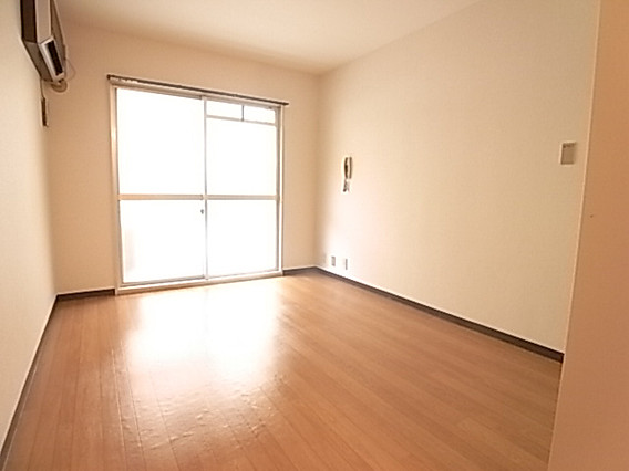 ダイドーメゾン芦屋の居間写真