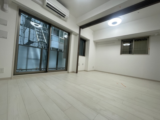エステムコート新神戸2駅前山手の居間写真