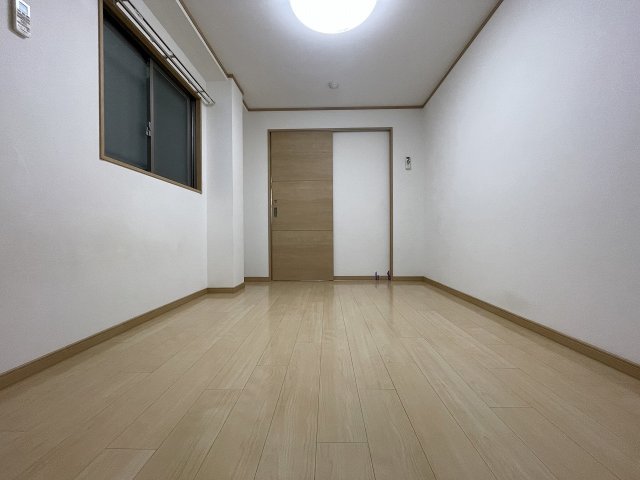 呉ビルの居間写真