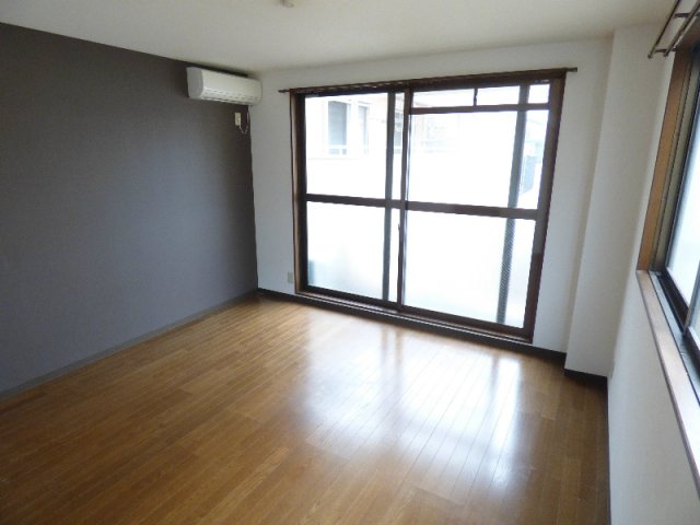 フローラ本山の居間写真