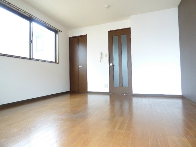 フローラ本山の居間写真