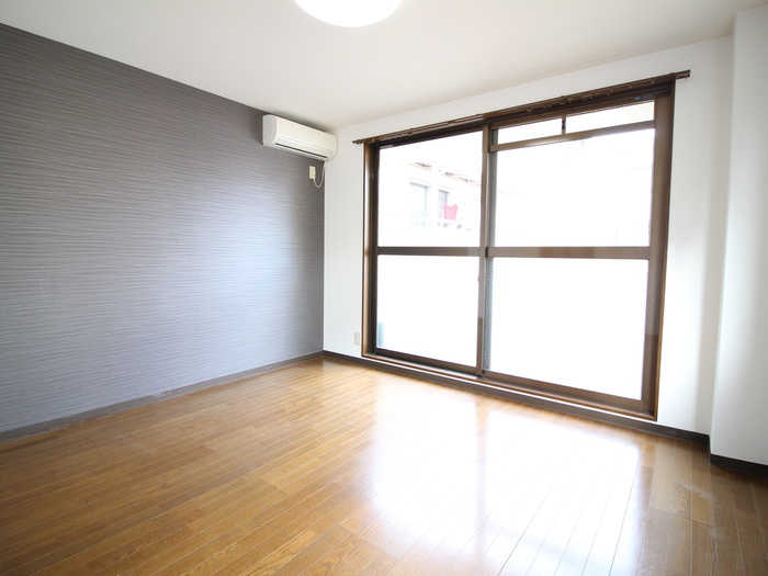 フローラ本山の居間写真