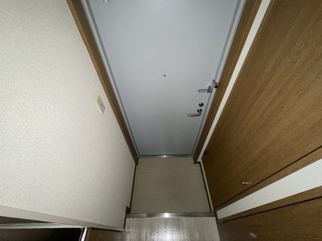 ジェヌイン本山の玄関写真