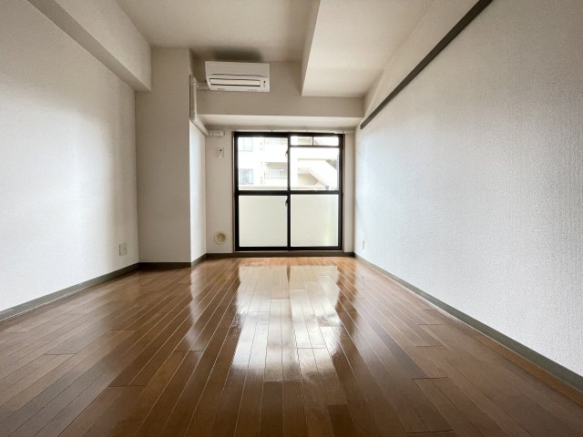 ジェヌイン本山の居間写真