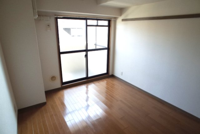 ジェヌイン本山の居間写真