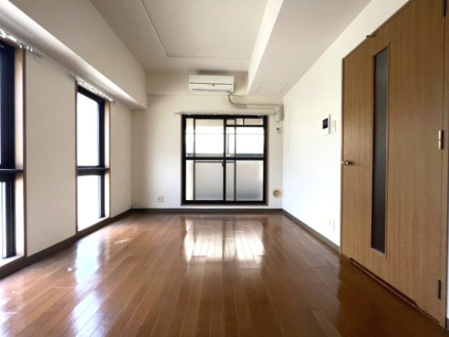 ジェヌイン本山の居間写真