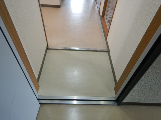 ジェヌイン本山の玄関写真