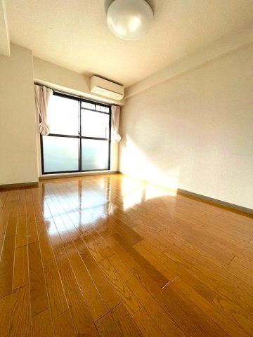 パレユート阪急六甲の居間写真