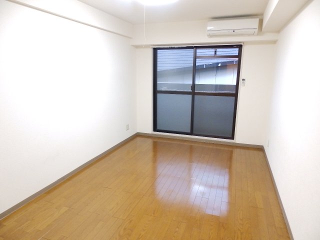 パレユート阪急六甲の居間写真