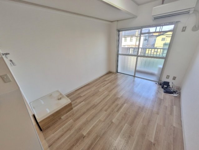 ルーク本山の居間写真