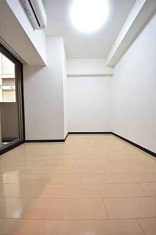 エステムプラザ神戸三宮ルクシアの居間写真