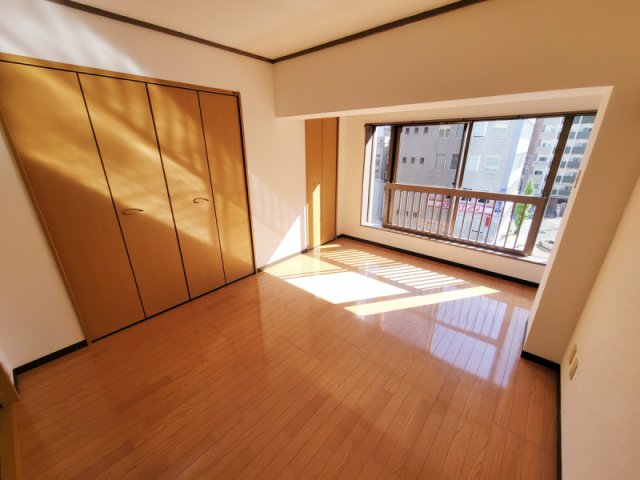 ヤマウラ77ビルの居間写真