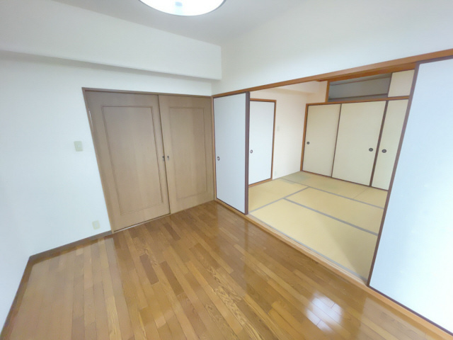 フェリース本庄の居間写真